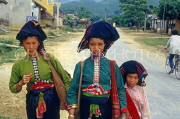 VIETNAM, Son La province, hill tribe people, posing, VT255JPL
