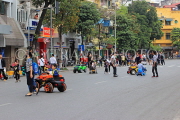 Vietnam, HANOI, Hoan Kiem Lake area, people enjoying weekend pedestrianised area, VT1702JPL