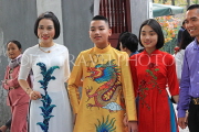 Vietnam, HANOI, Hoan Kiem Lake area, people in colourful attire posing for photo, VT1725JPL
