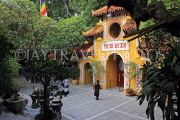Vietnam, HANOI, Old Quarter, Chua Quan Su Temple, courtyard, VT1427JPL
