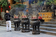 Vietnam, HANOI, Old Quarter, Chua Quan Su Temple, incense burner censers, VT1438JPL