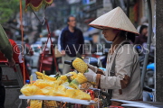 Vietnam, HANOI, Old Quarter, Street Vendor, cutting pineapple, VT1461JPL