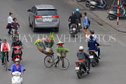 Vietnam, HANOI, Old Quarter, Street Vendor, flower seller, and traffic, VT1387JPL