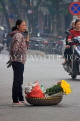 Vietnam, HANOI, Old Quarter, Street Vendor, selling flowers, VT1377JPL