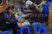 Vietnam, HANOI, Old Quarter, street food, people dining, VT1103JPL