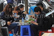 Vietnam, HANOI, Old Quarter, street food, people dining, VT1736JPL
