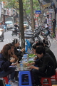 Vietnam, HANOI, Old Quarter, street food, people dining, VT1737JPL