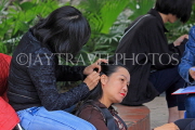 Vietnam, HANOI, Old Quarter, street hairdresser, grooming, VT1768JPL