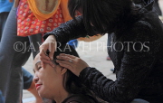 Vietnam, HANOI, Old Quarter, street hairdresser, grooming, VT1769JPL