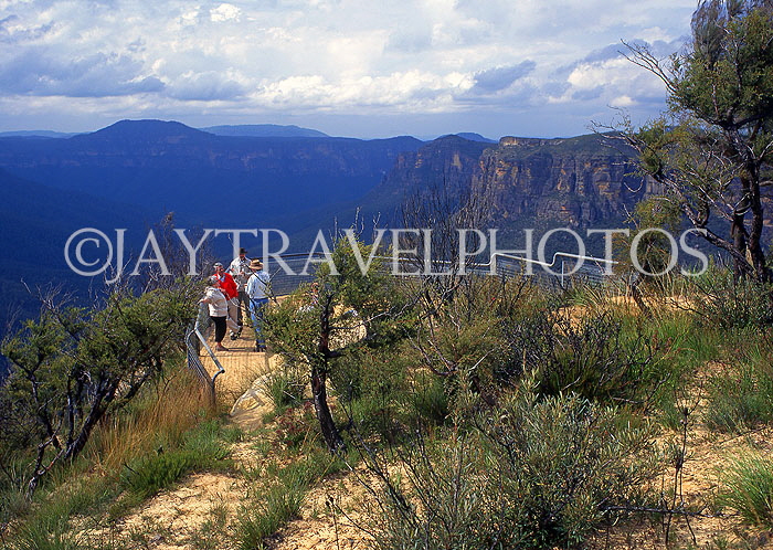 AUSTRALIA, New South Wales, Blue Mountains Nat Park, Jamison Valley, Evans Lookout, AUS193JPL