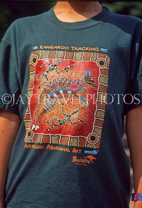 AUSTRALIA, Northern Territory, ALICE SPRINGS, boy wearing Aboriginal Dot Art T shirt, AUS726JPL