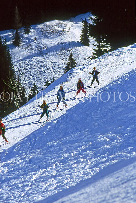 AUSTRIA, Soll, row of skies downhill, AST558JPL
