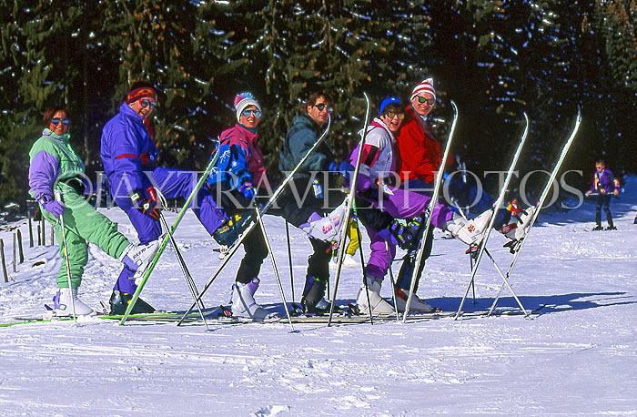 AUSTRIA, Tyrol, Zillertal Alps, group of skiers posing, AST517JPL