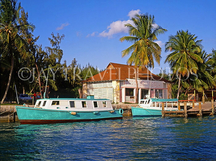 BAHAMAS, Paradise Island, boats at pier, BAH418JPL