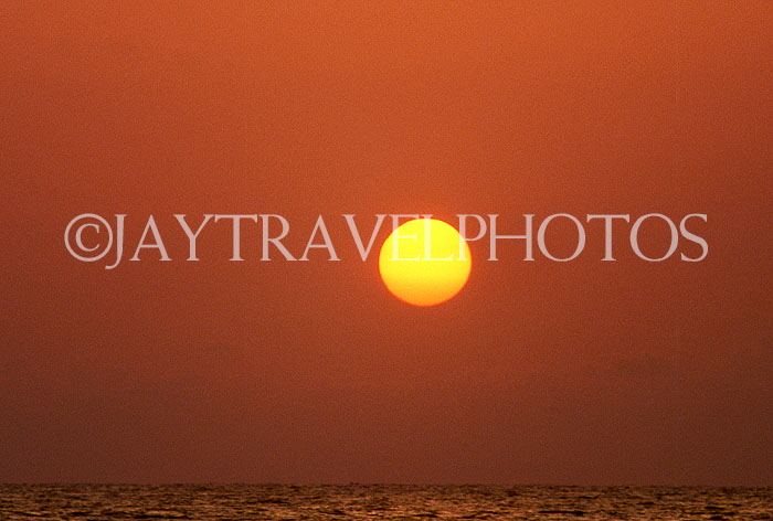 BAHAMAS, Paradise Island, sky and sunset, BAH515JPL