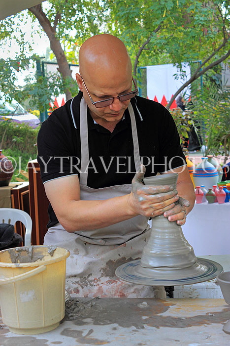 BAHRAIN, Budaiya, Farmers' Market, Handicrafts Festival, potter, BHR2068JPL