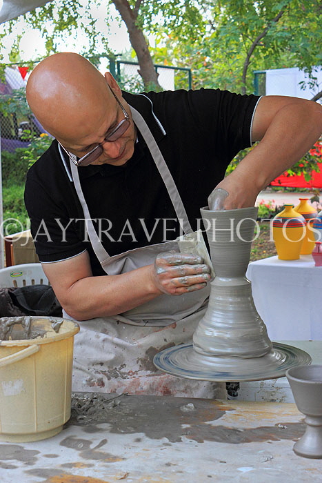 BAHRAIN, Budaiya, Farmers' Market, Handicrafts Festival, potter, BHR2070JPL