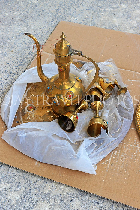 BAHRAIN, Isa Town Market (souk), flea market, antique brass teapot, BHR472JPL