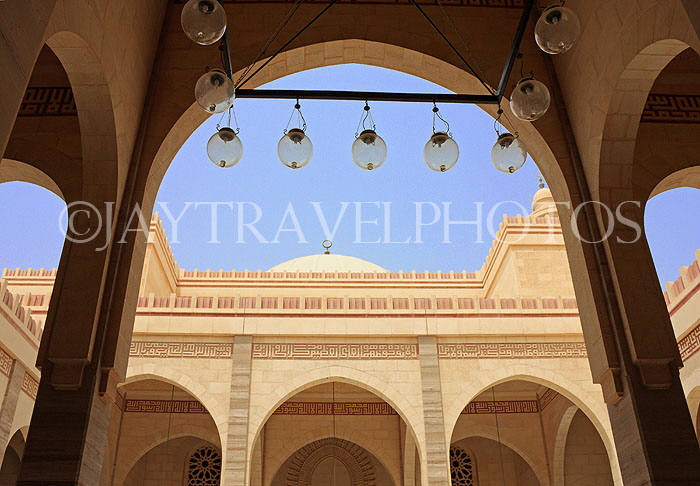 BAHRAIN, Manama, Grand Mosque (Ahmed Al-Fateh Islamic Centre), courtyard detail, BHR311JPL