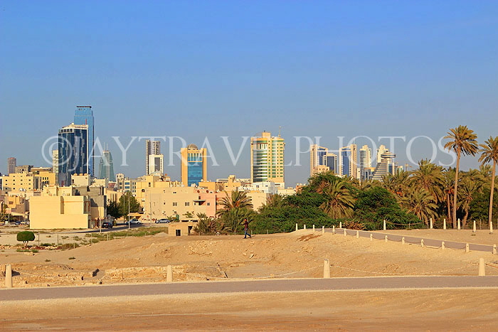 BAHRAIN, Manama, Karababad, Bahrain Fort site, and Manama skyline, BHR674JPL