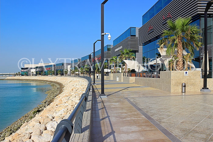 BAHRAIN, Manama, The Avenues shopping and leisure centre, Bahrain Bay promenade, BHR1928JPL