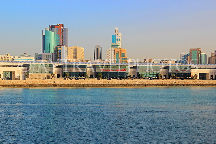 BAHRAIN, Manama, The Avenues shopping and leisure centre, view from Bahrain Bay, BHR1927JPL
