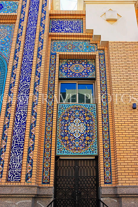 BAHRAIN, Manama, souq area, Matam Ajam Al Kabeer (Kabir) Mosque, tile work, BHR1086JPLA