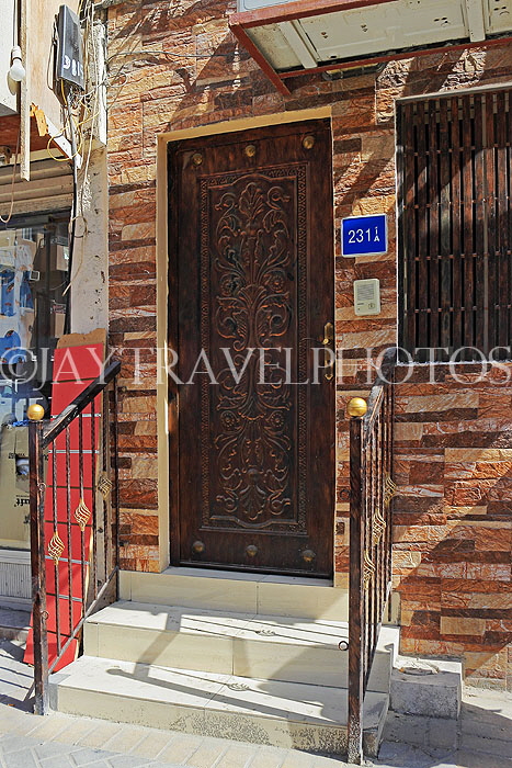 BAHRAIN, Manama, souq area, old house door, BHR1093JPL