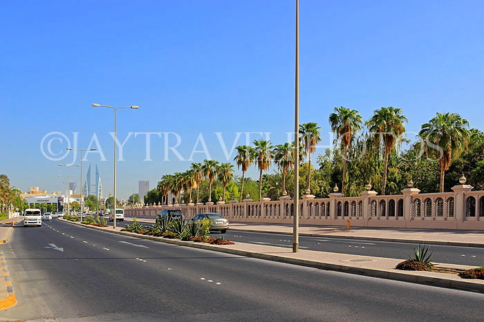 BAHRAIN, Manama, street scene by Gudaibiya Palace, BHR959JPL