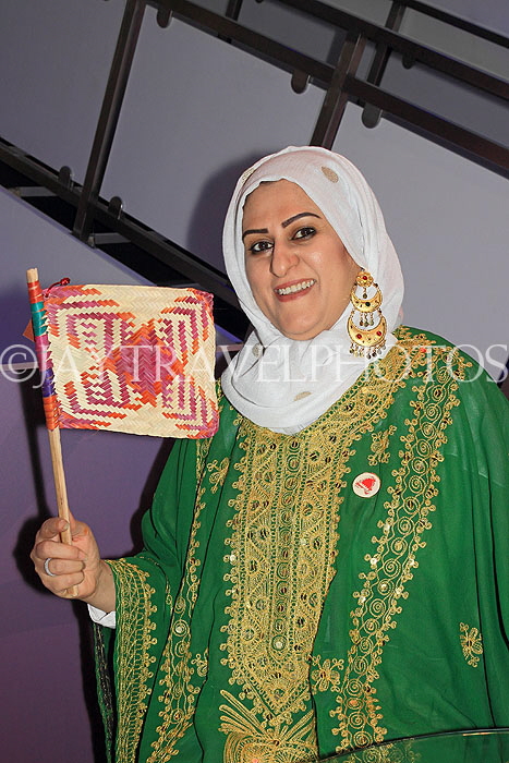 BAHRAIN, Manama, woman in traditional attire, BHR1948JPL
