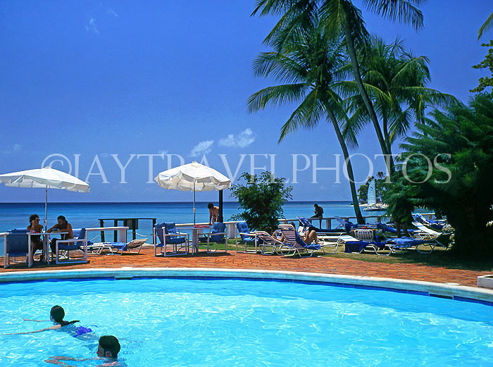 BARBADOS, West Coast, view from Cobblers Cove Hotel pool, BAR621JPL