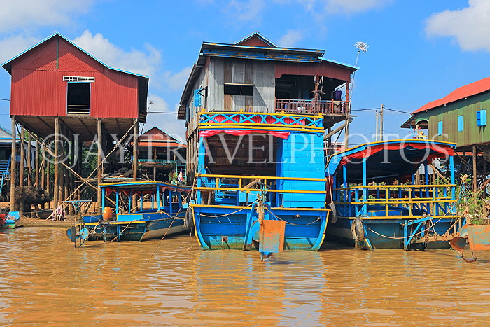 CAMBODIA, Tonle Sap Lake, Kampong Phluk Fishing Village, houses and boats, CAM1275JPL