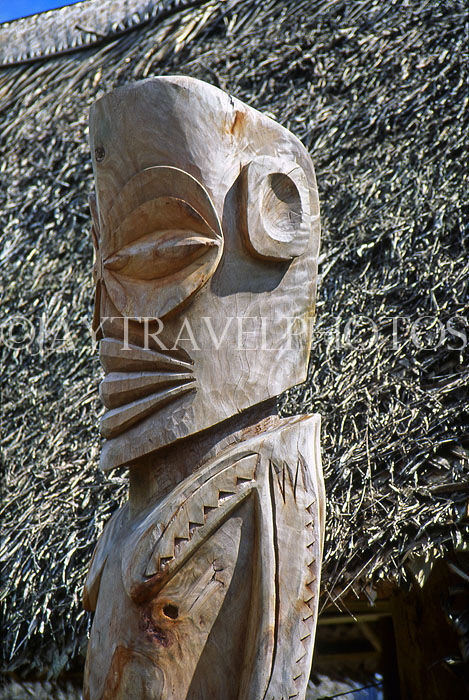 COOK ISLANDS, Rarotonga, wood carving of Tangarora god, CI154JPL