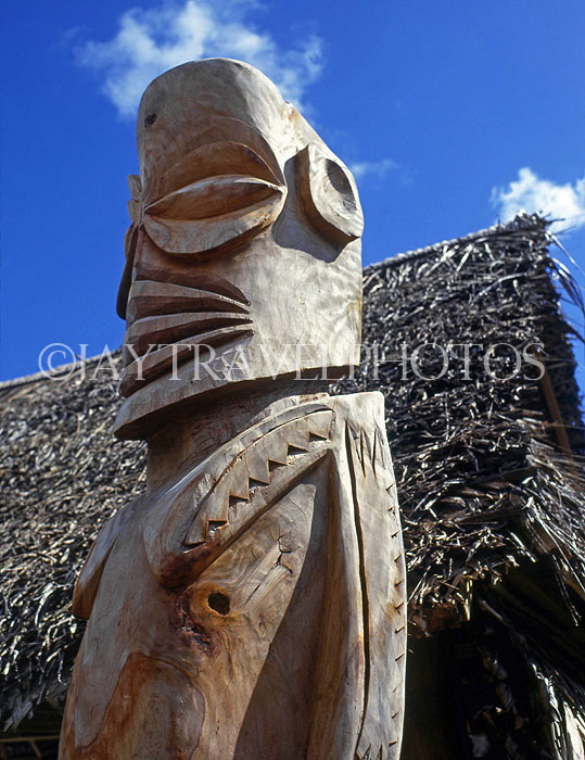 COOK ISLANDS, Rarotonga, wood carving of Tangarora god, CI728JPL