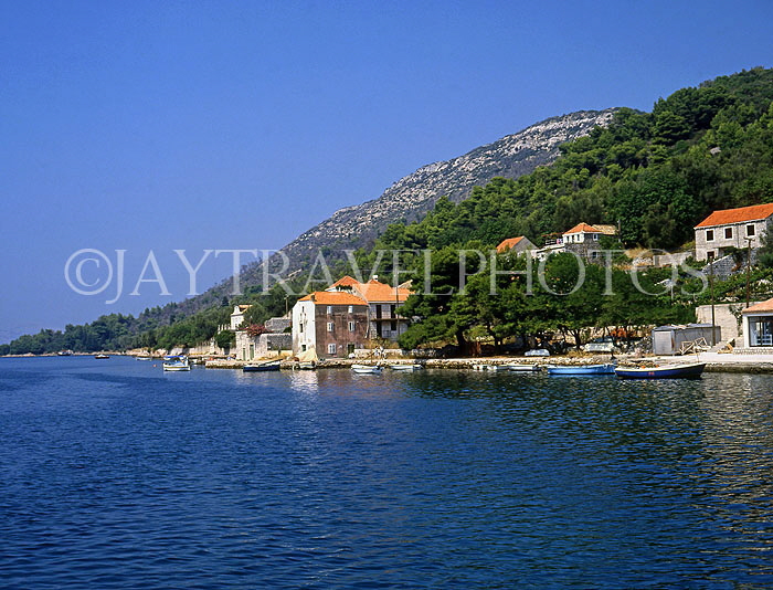 CROATIA, Elaphite Islands (Dubrovnik Coast), SIPAN, island view (from sea), CRO396JPL