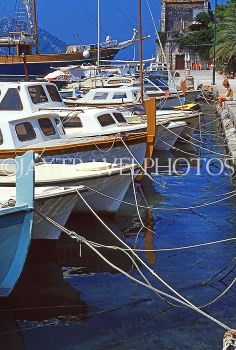 CROATIA, Elaphite Islands (Dubrovnik Coast), SIPAN, waterfront, moored boats, CRO465JPL