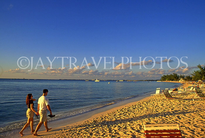 Cayman Islands, GRAND CAYMAN, couple walking along Seven Mile Beach, CAY103JPL