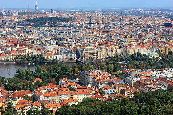 Czech Rep, PRAGUE, panoramic city view, and Vltava River, CZ959JPL