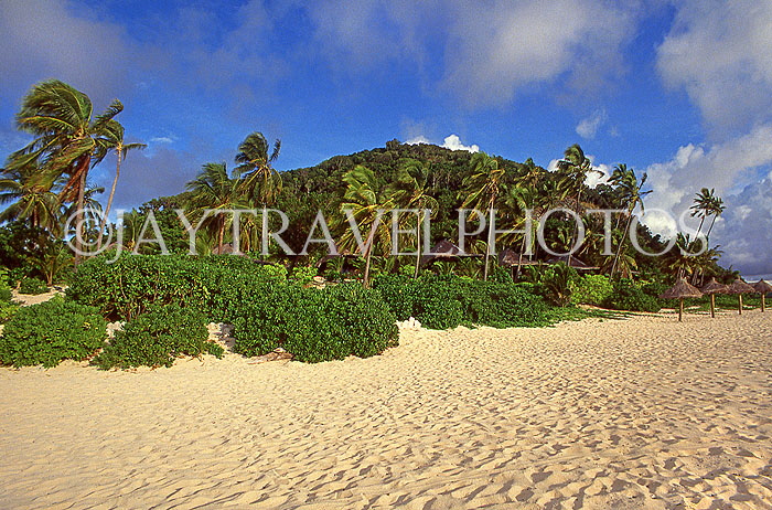 FIJI, Mamanuca Islands, Matamanoa Island, and beach, FIJ858JPL