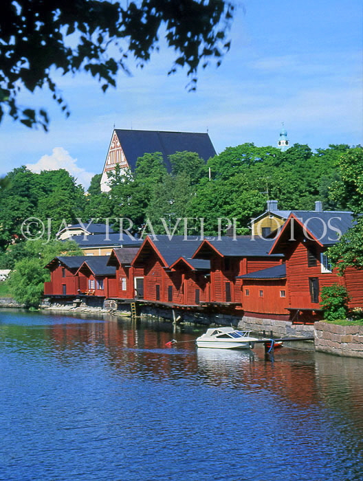 FINLAND, Porvoo, traditional Old Wooden Houses along Porvoo River, FIN835JPLA