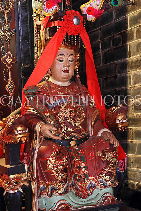 HONG KONG, Cheung Chau island, Pak Tai Temple, interior, statue of deity, HK1478JPL