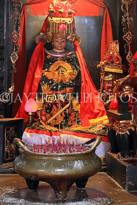 HONG KONG, Cheung Chau island, Pak Tai Temple, interior, statue of deity, HK1489JPL