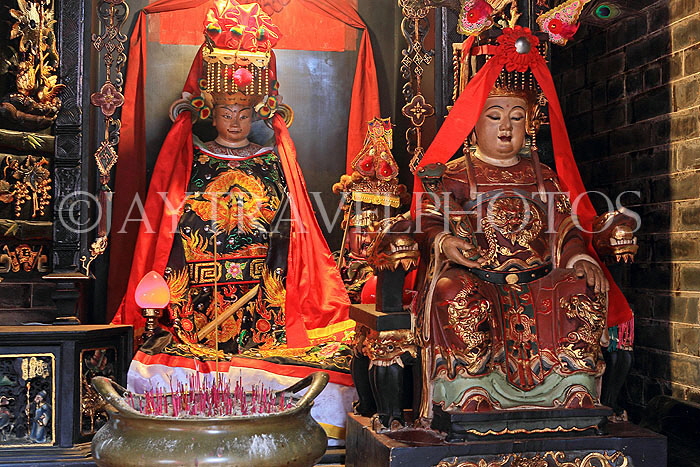 HONG KONG, Cheung Chau island, Pak Tai Temple, interior, statues of deities, HK1481JPL