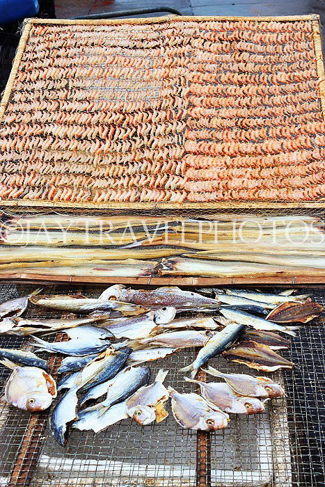 HONG KONG, Cheung Chau island, seafood drying in the sun, shrimps and fish, HK1571JPL