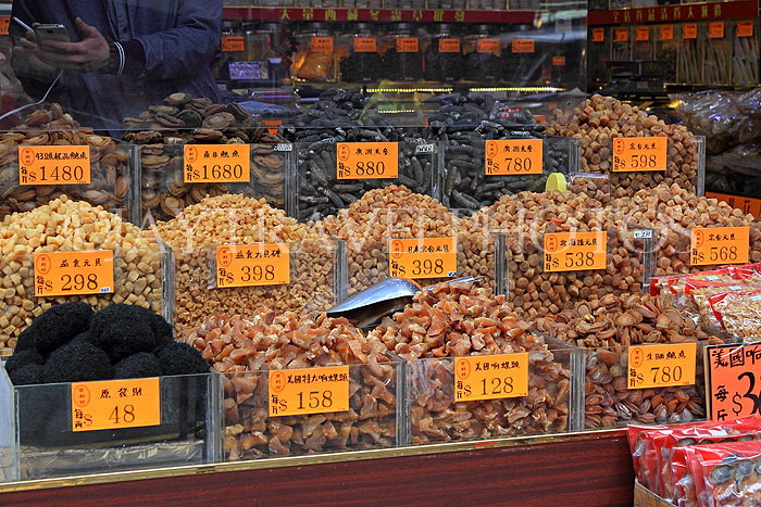 HONG KONG, Hong Kong Island, Des Voeux Road, dried seafood street, shop food display, HK1939JPL