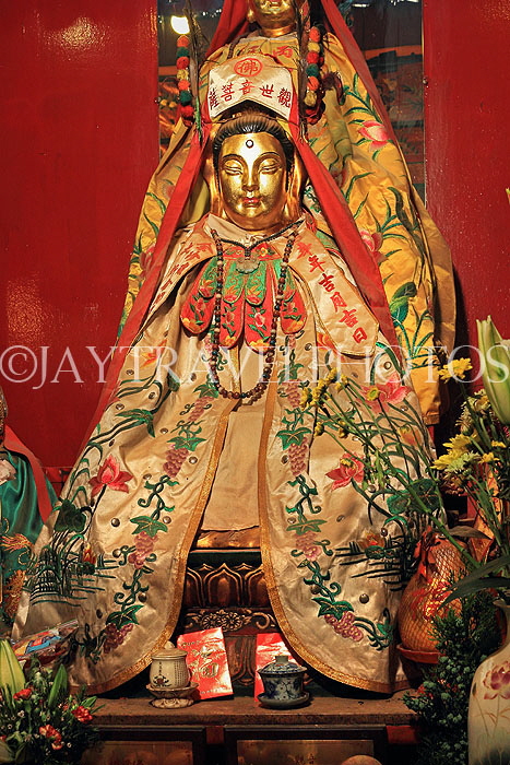 HONG KONG, Hong Kong Island, Man Mo Temple, altar stautes of deity, HK1895JPL