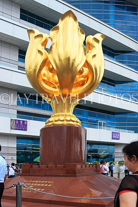 HONG KONG, Hong Kong Island, Wan Chai, Golden Bauhinia Sq, Bauhinia statue, HK2091JPL