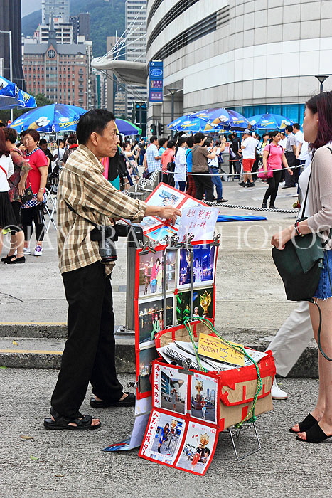 HONG KONG, Hong Kong Island, Wan Chai, Golden Bauhinia Sq, street photographers, HK2101JPL