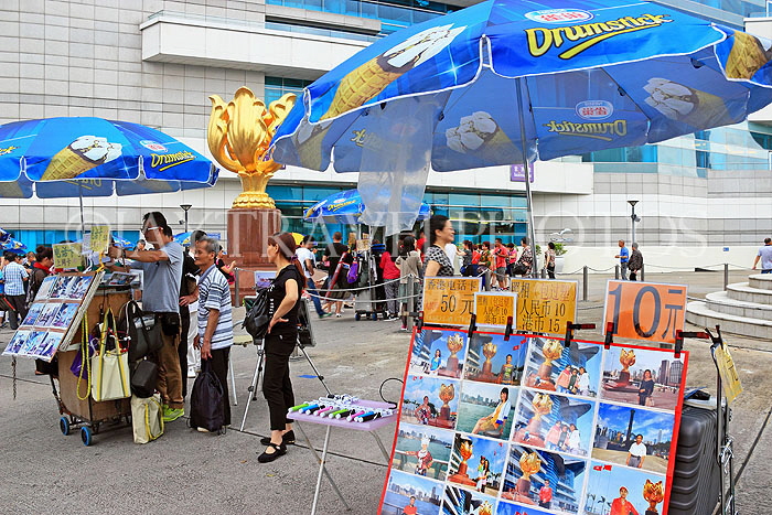 HONG KONG, Hong Kong Island, Wan Chai, Golden Bauhinia Sq, street photographers, HK2102JPL