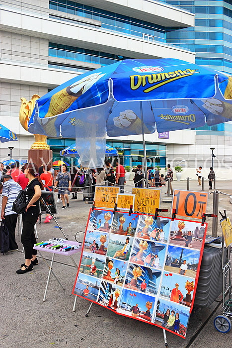 HONG KONG, Hong Kong Island, Wan Chai, Golden Bauhinia Sq, street photographers, HK2103JPL